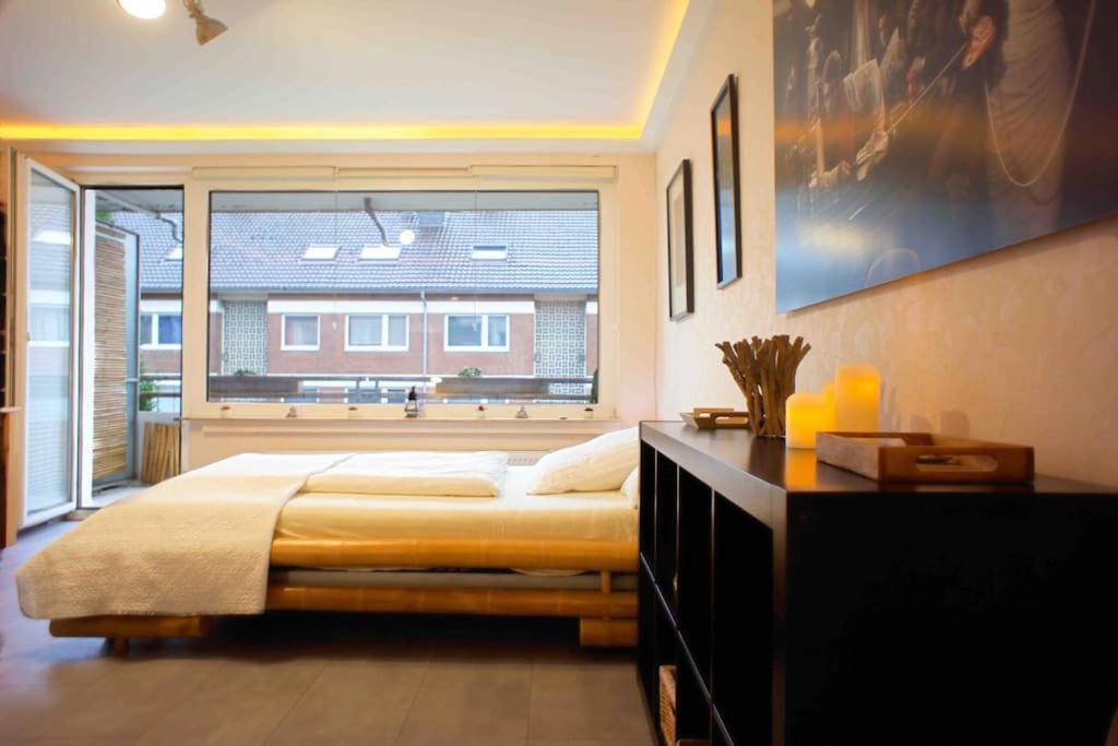 Single Apartment *