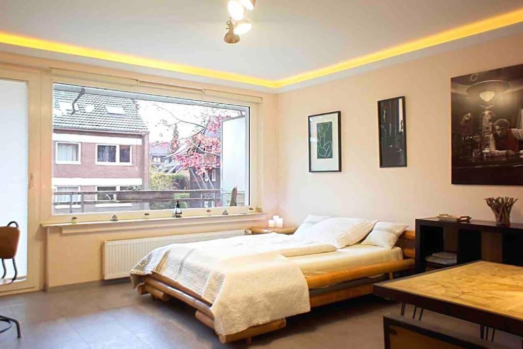 Single Apartment *